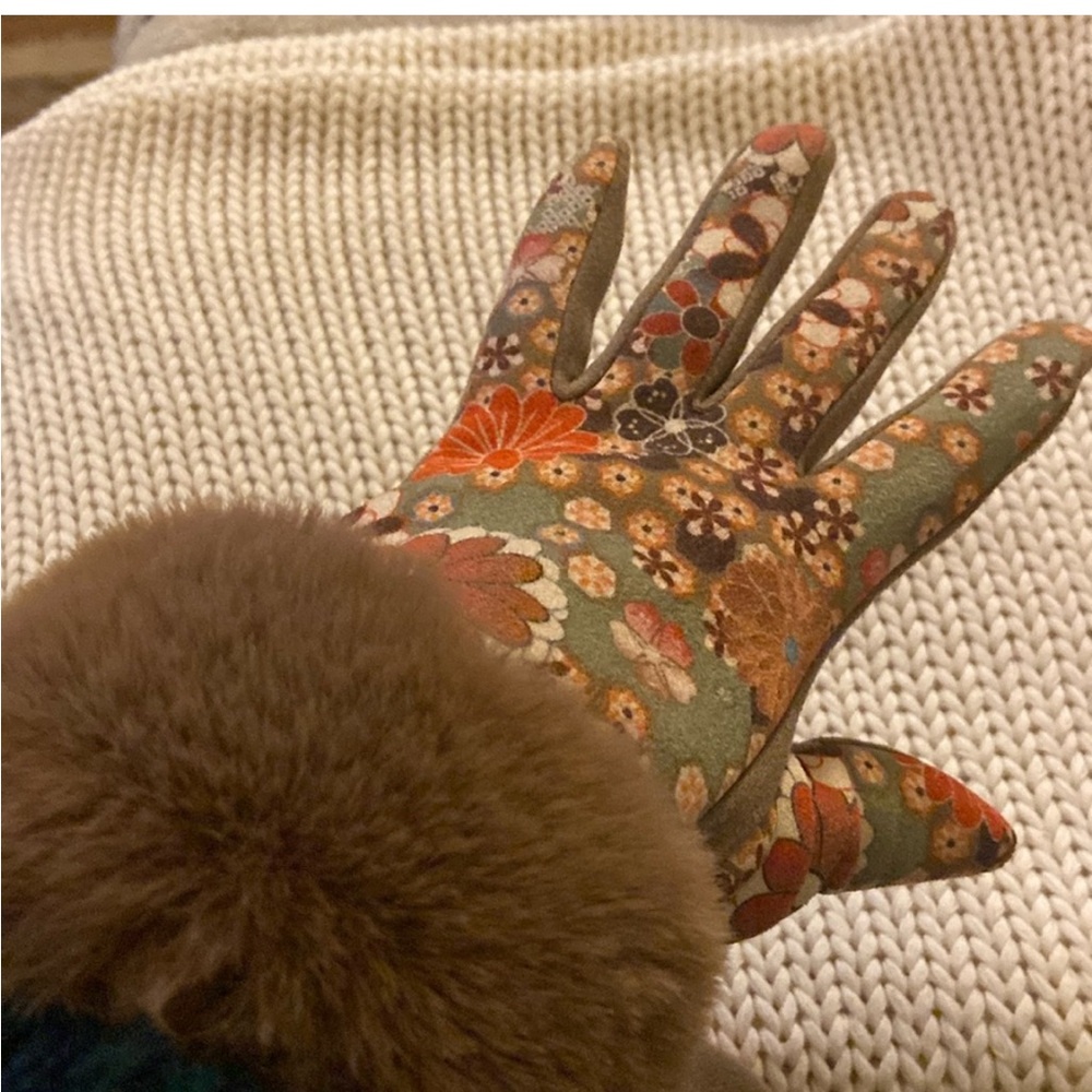 POWDER Scotland Floral Olive & Rush Faux Suede and Faux Fur Gloves BEAUTIFUL!